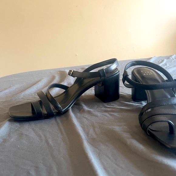 Strappy trendy heels. Size 10. Black. - Picture 2 of 2